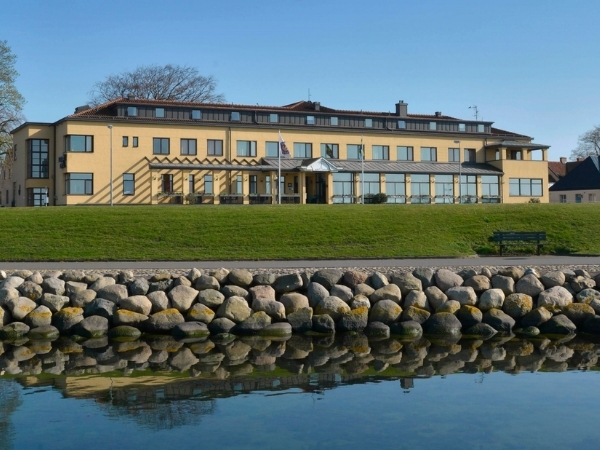 Hotellet som ligger precis vid havet på Österlen